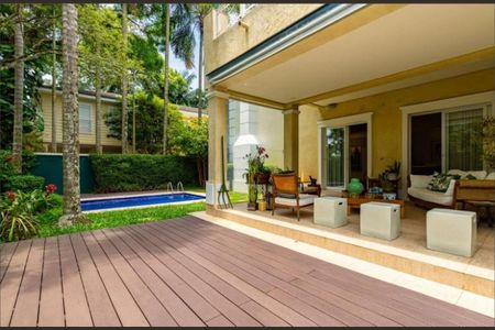 Casa de condomínio à venda com 502m², 4 quartos e 5 vagas