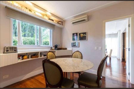 Casa de condomínio à venda com 502m², 4 quartos e 5 vagas