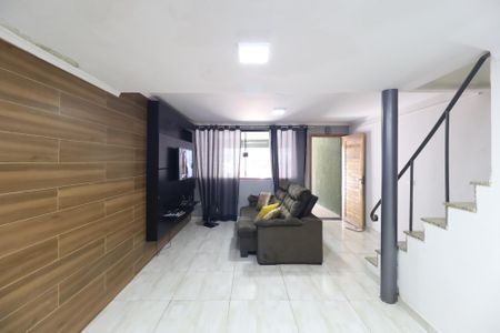 Casa à venda com 250m², 2 quartos e 2 vagas Casa à venda com 250m², 2 quartos e 2 vagasSala