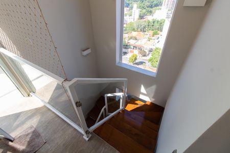 Apartamento à venda com 170m², 3 quartos e 3 vagas Apartamento à venda com 170m², 3 quartos e 3 vagasEscada