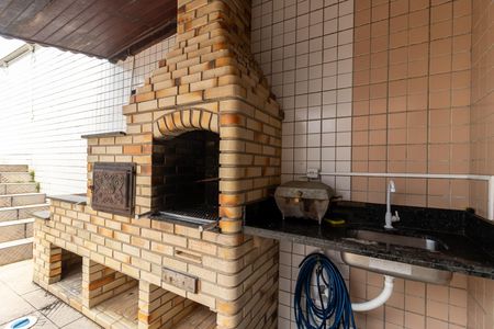 Apartamento para alugar com 200m², 3 quartos e 2 vagas Apartamento para alugar com 200m², 3 quartos e 2 vagasÁrea comum - Churrasqueira