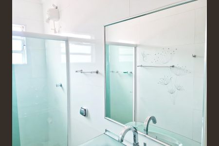 Casa à venda com 210m², 3 quartos e 3 vagas Casa à venda com 210m², 3 quartos e 3 vagasBanheiro da Suíte 2