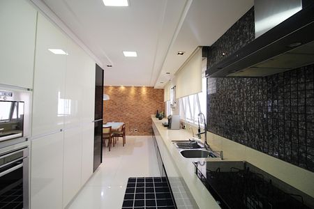 Apartamento à venda com 242m², 3 quartos e 4 vagasCozinha 