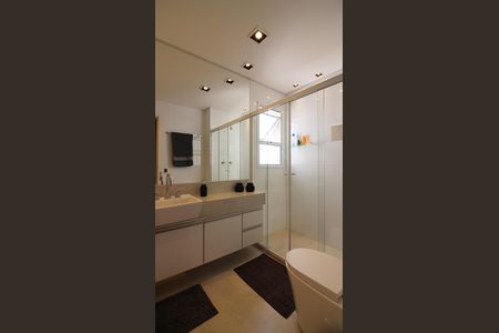 Apartamento à venda com 242m², 3 quartos e 4 vagasSuíte 2 Banheiro 