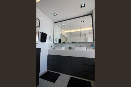 Apartamento à venda com 242m², 3 quartos e 4 vagasSuíte 1 Banheiro 