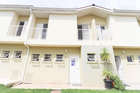 Casa de condomínio à venda com 106m², 3 quartos e 2 vagas Casa de condomínio à venda com 106m², 3 quartos e 2 vagasFachada