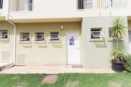 Casa de condomínio à venda com 106m², 3 quartos e 2 vagas Casa de condomínio à venda com 106m², 3 quartos e 2 vagasFachada