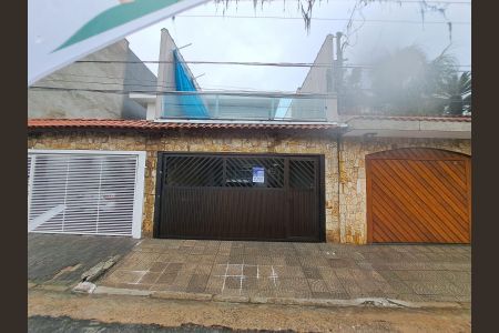 Casa à venda com 140m², 3 quartos e 2 vagas Casa à venda com 140m², 3 quartos e 2 vagasFachada