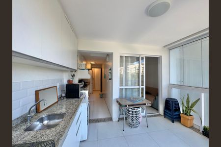 Apartamento à venda com 68m², 2 quartos e 1 vaga Apartamento à venda com 68m², 2 quartos e 1 vagaVaranda