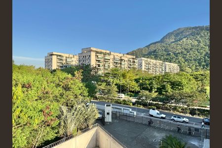 Apartamento à venda com 68m², 2 quartos e 1 vaga Apartamento à venda com 68m², 2 quartos e 1 vagaVaranda - Vista
