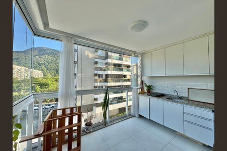 Apartamento à venda com 68m², 2 quartos e 1 vaga Apartamento à venda com 68m², 2 quartos e 1 vagaVaranda