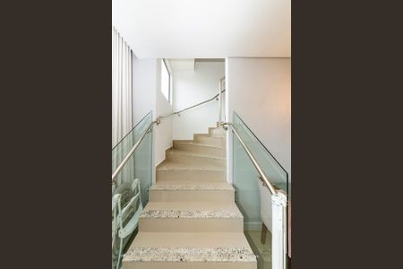 Apartamento à venda com 110m², 2 quartos e 2 vagasEscada