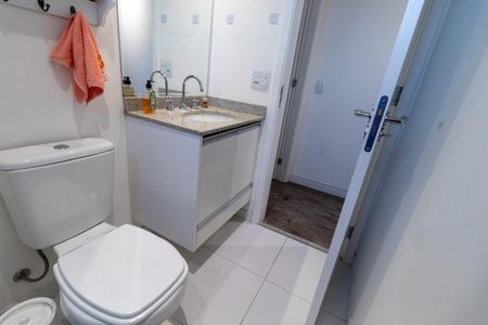 Apartamento à venda com 69m², 2 quartos e 1 vagaBanheiro do Corredor