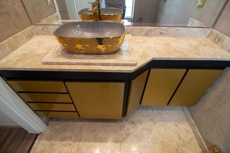 Apartamento para alugar com 190m², 4 quartos e 3 vagasBanheiro da Suíte 2