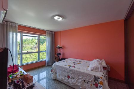 Apartamento à venda com 198m², 4 quartos e 2 vagas Apartamento à venda com 198m², 4 quartos e 2 vagasSuíte 2