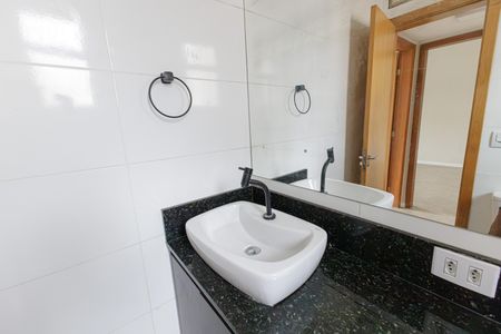 Apartamento à venda com 64m², 2 quartos e sem vaga Apartamento à venda com 64m², 2 quartos e sem vagaBanheiro Corredor