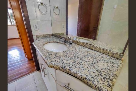 Apartamento à venda com 112m², 3 quartos e 2 vagas Apartamento à venda com 112m², 3 quartos e 2 vagasBanheiro da Suíte