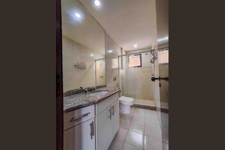 Apartamento à venda com 112m², 3 quartos e 2 vagas Apartamento à venda com 112m², 3 quartos e 2 vagasBanheiro da Suíte