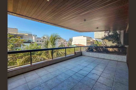 Apartamento à venda com 112m², 3 quartos e 2 vagas Apartamento à venda com 112m², 3 quartos e 2 vagasVaranda