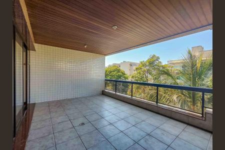 Apartamento à venda com 112m², 3 quartos e 2 vagas Apartamento à venda com 112m², 3 quartos e 2 vagasVaranda