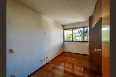 Apartamento à venda com 112m², 3 quartos e 2 vagas Apartamento à venda com 112m², 3 quartos e 2 vagasSuíte