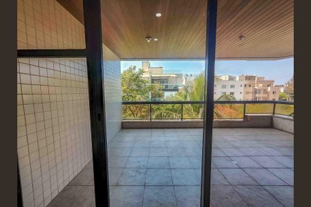 Apartamento à venda com 112m², 3 quartos e 2 vagas Apartamento à venda com 112m², 3 quartos e 2 vagasVaranda