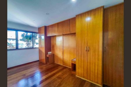 Apartamento à venda com 112m², 3 quartos e 2 vagas Apartamento à venda com 112m², 3 quartos e 2 vagasSuíte