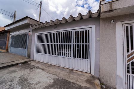 Casa à venda com 90m², 2 quartos e 2 vagasFachada