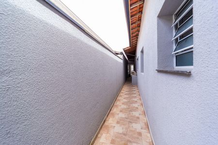 Casa à venda com 90m², 2 quartos e 2 vagasCorredor Lateral