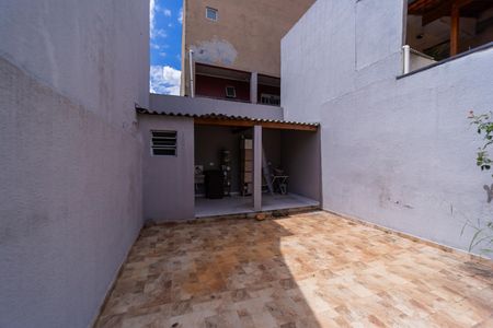 Casa à venda com 90m², 2 quartos e 2 vagasQuintal