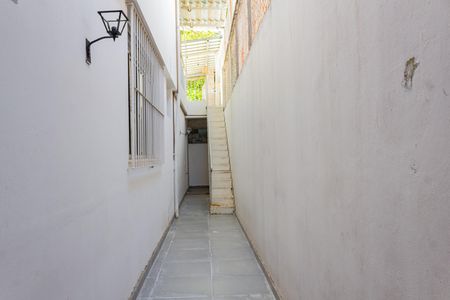Casa à venda com 276m², 4 quartos e 4 vagas Casa à venda com 276m², 4 quartos e 4 vagasCorredor