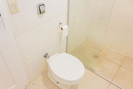Casa à venda com 276m², 4 quartos e 4 vagas Casa à venda com 276m², 4 quartos e 4 vagasBanheiro da Suíte