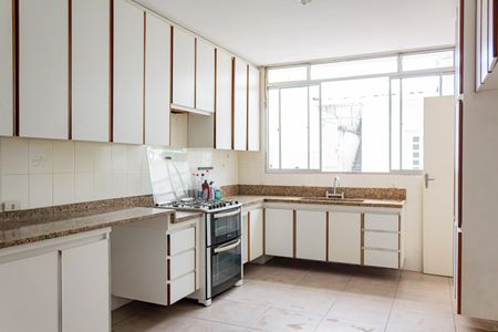 Casa à venda com 276m², 4 quartos e 4 vagas Casa à venda com 276m², 4 quartos e 4 vagasCozinha