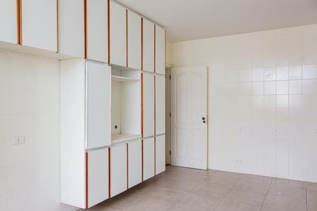 Casa à venda com 276m², 4 quartos e 4 vagas Casa à venda com 276m², 4 quartos e 4 vagasCozinha
