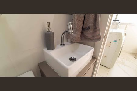 Apartamento à venda com 93m², 3 quartos e 2 vagas Apartamento à venda com 93m², 3 quartos e 2 vagasBanheiro de Serviço