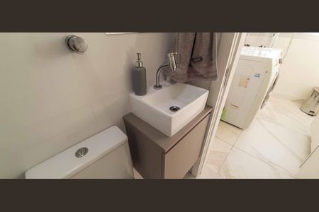 Apartamento à venda com 93m², 3 quartos e 2 vagas Apartamento à venda com 93m², 3 quartos e 2 vagasBanheiro de Serviço