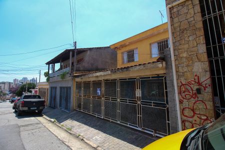 Casa à venda com 200m², 3 quartos e 2 vagas Casa à venda com 200m², 3 quartos e 2 vagasFachada