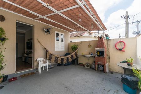 Casa à venda com 70m², 2 quartos e 1 vagaVaranda e garagem