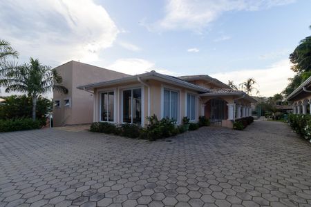 Casa de condomínio à venda com 365m², 4 quartos e 2 vagasFachada