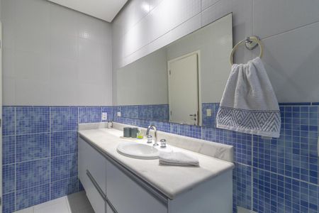 Casa de condomínio à venda com 365m², 4 quartos e 2 vagasBanheiro da suíte 2