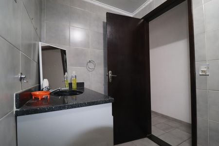 Casa à venda com 301m², 2 quartos e 4 vagasBanheiro 2