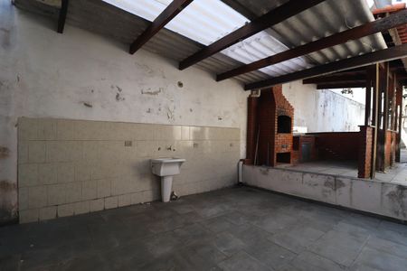 Casa à venda com 301m², 2 quartos e 4 vagasQuintal