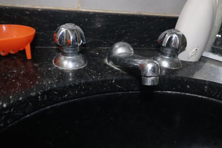 Casa à venda com 301m², 2 quartos e 4 vagasBanheiro 2