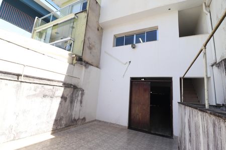 Casa à venda com 301m², 2 quartos e 4 vagasQuintal