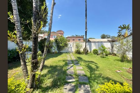 Casa de condomínio à venda com 190m², 3 quartos e 2 vagas Casa de condomínio à venda com 190m², 3 quartos e 2 vagasÁrea externa