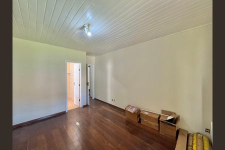 Casa de condomínio à venda com 190m², 3 quartos e 2 vagas Casa de condomínio à venda com 190m², 3 quartos e 2 vagasSuíte