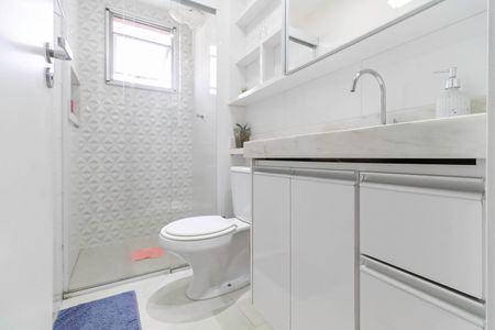 Apartamento à venda com 63m², 2 quartos e 1 vaga Apartamento à venda com 63m², 2 quartos e 1 vagaBanheiro da suíte