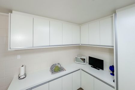 Casa à venda com 100m², 3 quartos e 2 vagasCozinha - Armários