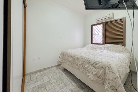 Casa à venda com 100m², 3 quartos e 2 vagasSuíte