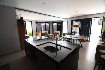 Casa à venda com 400m², 4 quartos e 5 vagasÁrea comum - Salão de Festas